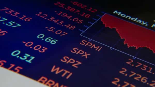 比特币跌破9万,以太坊破3千,恐慌指数接近个位数——是时候抄底了吗?